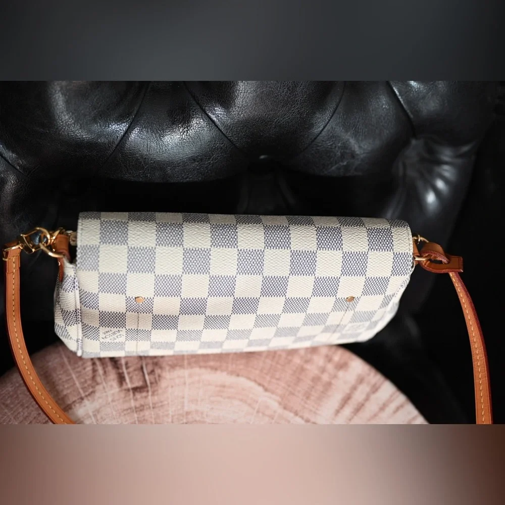 Authentic Louis Vuitton Favorite PM in Damier Azur Canvas - Picture 5 of 16